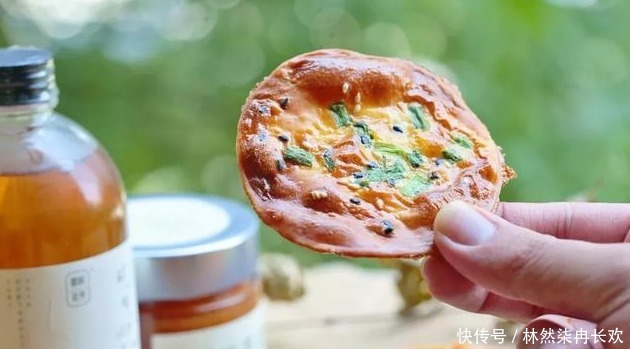 薄脆|饺子皮学会做成小零食,喷香薄脆,花钱不多,比麻花油条还好吃