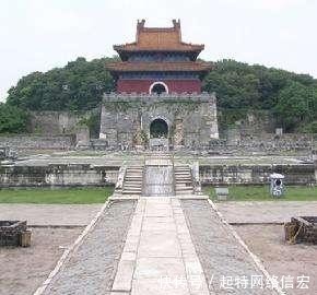 开国|一座化粪池下,里面竟埋着开国皇帝,考古专家发掘时,惊喜不断