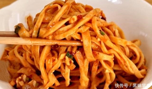 上桌|想吃手擀面别再出去买,教你在家做,几步就上桌,劲道十足,好吃