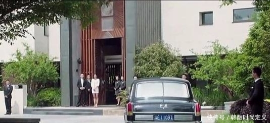 年前|51年车龄的重型防弹红旗,年检标是1994年的,最近一次外出在5年前