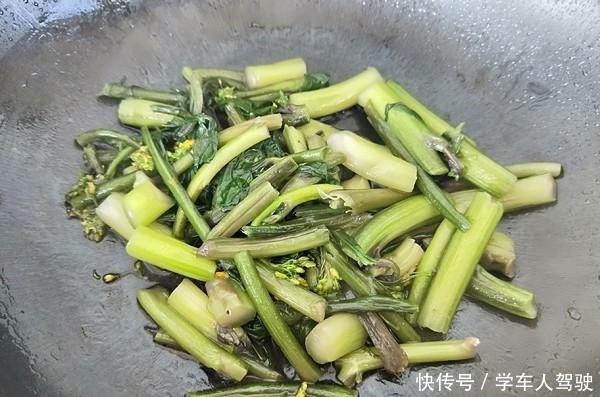 红菜薹|吃它瘦得快,润肠堪比香蕉,1盘相当于跑步半小时,不运动也能瘦