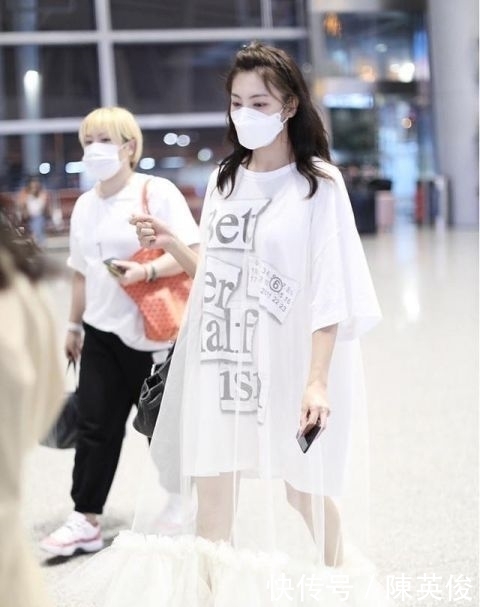  时尚|白色T恤太单调？那是你不会穿，解锁几种新穿法时尚又减龄