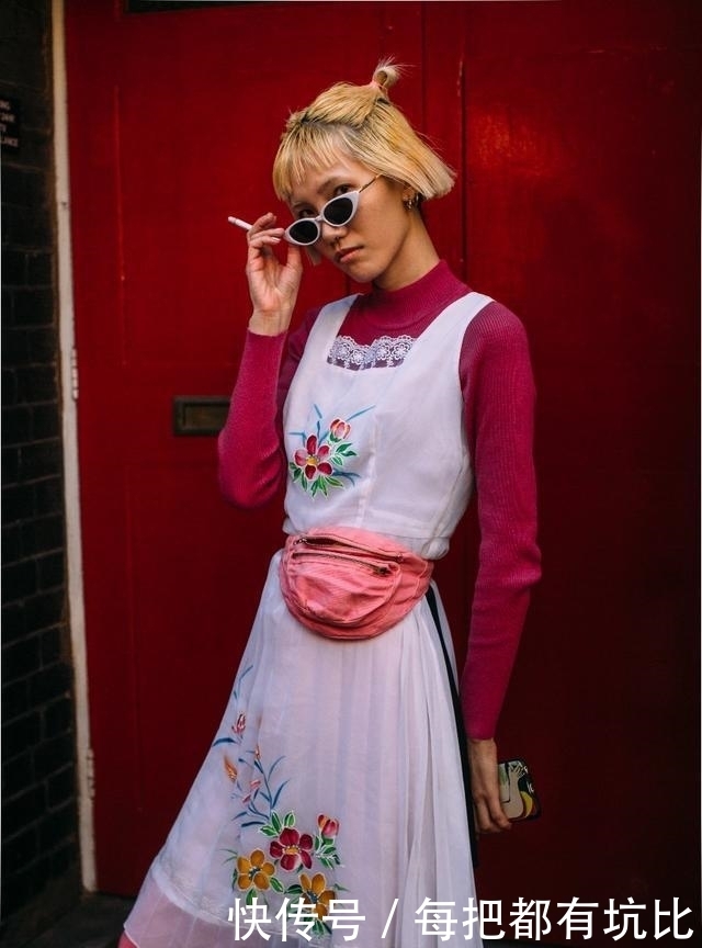 身段|好身材穿着白t配牛仔裤也很可,时尚与身段息息相关