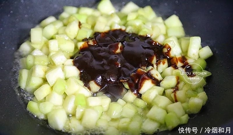 茄子|纯素馅大包子,比肉馅的汤汁丰富,吃着更香