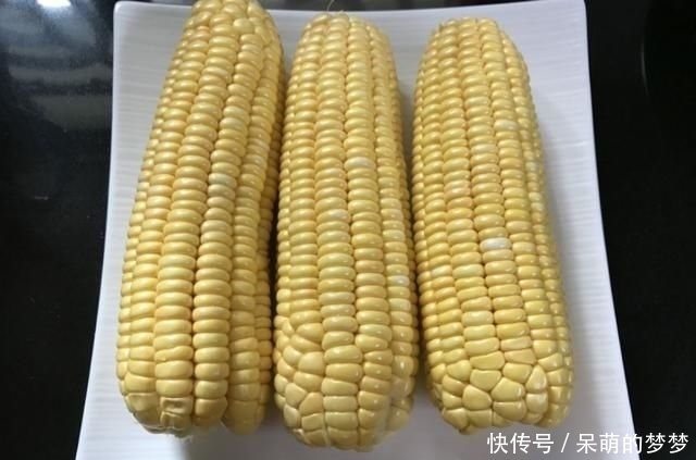 新鲜|新鲜玉米这样做,香味扑鼻,营养丰富,香烤玉米