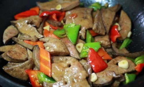 加上一些|夏天,宁可少吃猪肉,也要多吃此菜,气血足了,双眼也明亮了