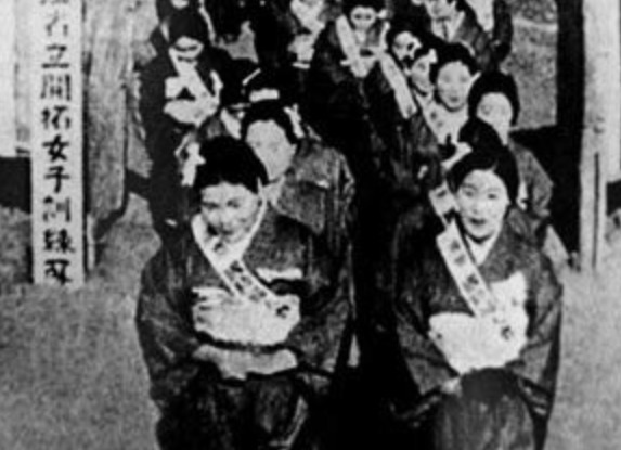 惨遭|二战日本投降前，四百日本女人惨遭屠杀，凶手竟是十几个日本人