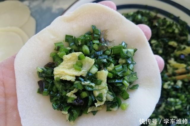 饺子|饺子常吃,唯独这种做法最喜欢,不水煮不油煎,出锅连吃20个