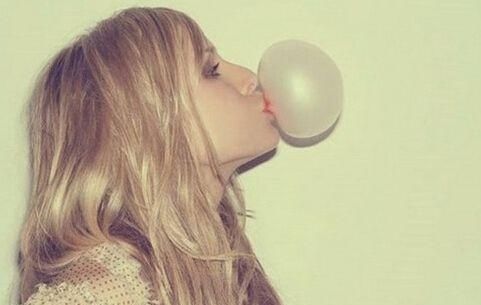 学生|学生党上课“偷吃”的4款零食,棉花糖上榜,最后一种家长也爱吃