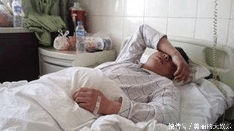 痛哭|孙女弄丢救命钱, 奶奶跪着痛哭, 路人抢走她的袋子, 惊喜突然来了