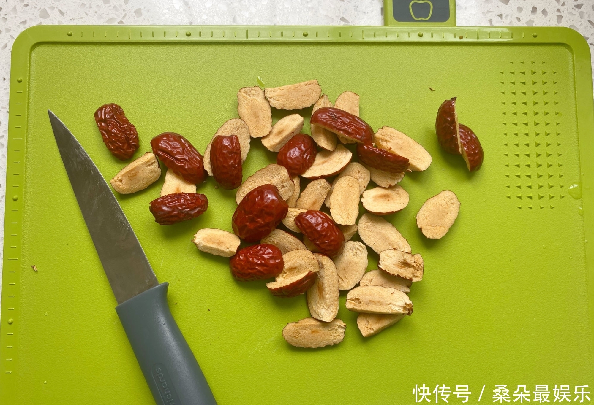 枣香|红枣别只会煮饭了,用来做蛋糕枣香浓郁,口感松软越吃越香