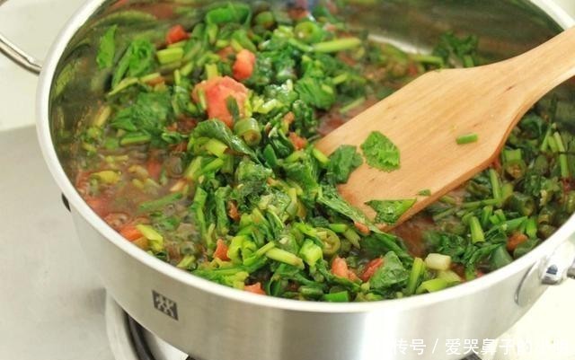 妈妈|妈妈味道的萝卜叶拌菜,膳食纤维超高,减肥当主食,越吃越瘦