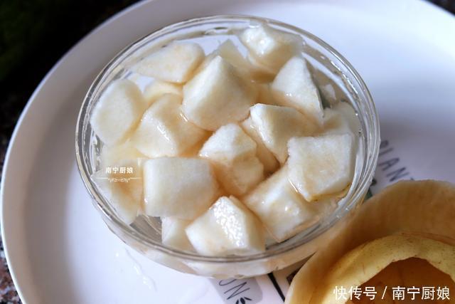 梨子|梨子别再生吃了，拿来和银耳炖汤，每天喝一碗，清热润肺、去秋燥