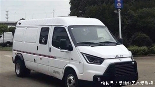  开走|男子假扮警察，众目睽睽开走运钞车，劫走3亿工资，从此下落成谜