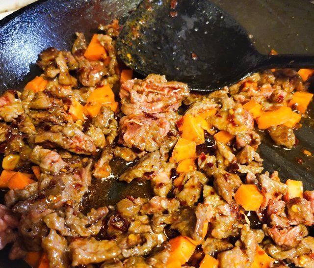 家常菜|胡萝卜炒牛肉,一道家常菜下饭菜,简单好吃
