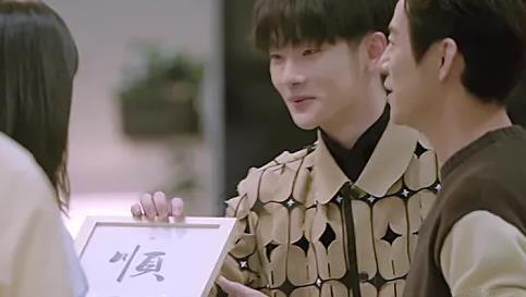 名字|继何洛洛改名后,周震南也开始改名了,看到他的新名字改的真好