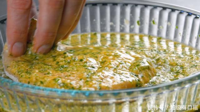 完美|鸡胸肉腌制后,香味与美味的完美结合,起司鸡胸肉佐白酒酱