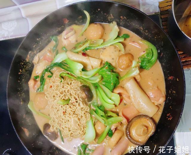 麻辣烫|闺女最馋这麻辣烫,红油浓香,酷辣入味,不用买底料,做法超简单