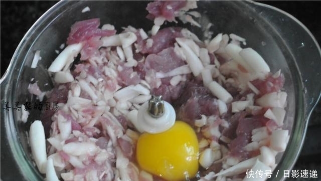 秋天|馄饨汤这么调,简单好味道,几种调料,开水一冲,比骨头汤还鲜!