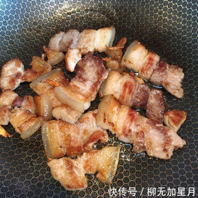 板栗|香菇板栗烧五花肉,香而不腻,一家人吃得超满足