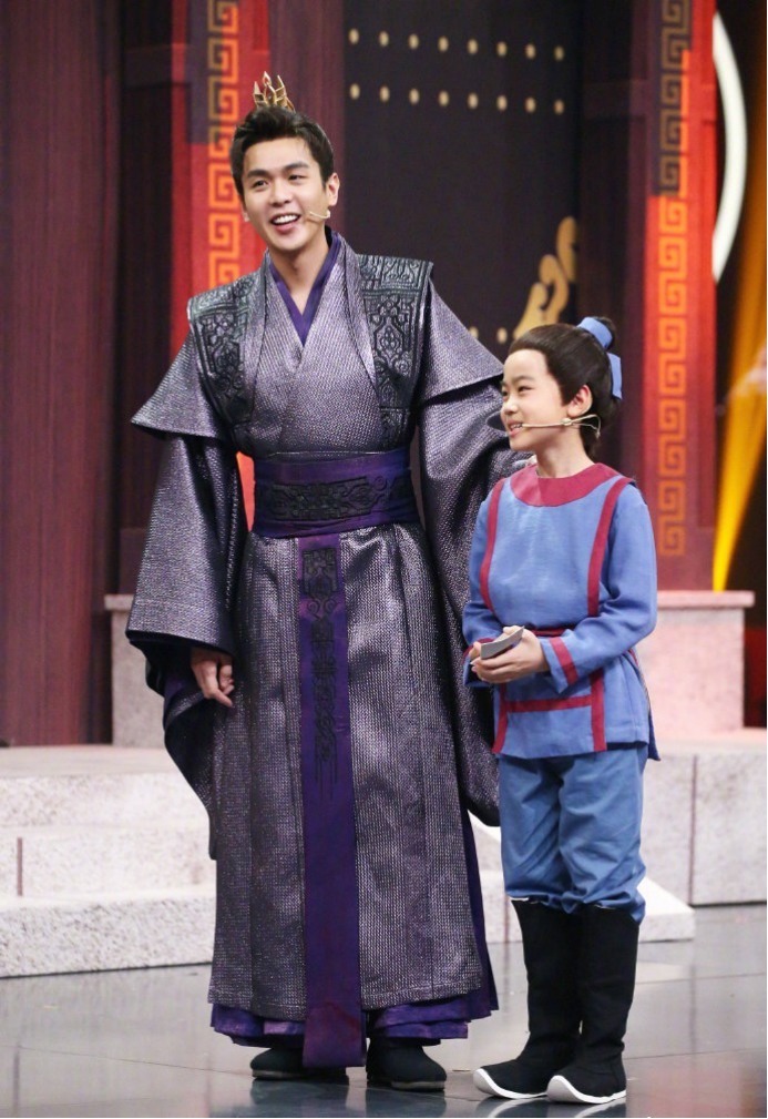  节目|张若昀《庆余年2》新造型疑被扒，蓝白服装更清爽，背后另有玄机