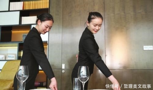 出名|中国最“贵”服务员姚碧为国宴服务3次,出名后被国际酒店争抢