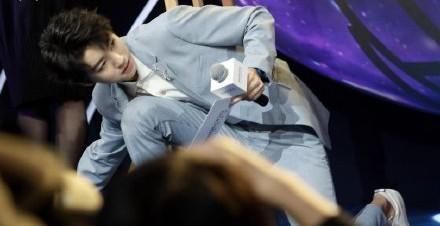 满满|王俊凯又绅士又满满正能量细节让前辈们叹服