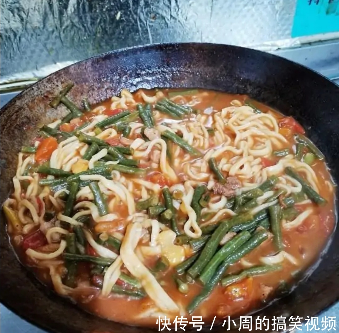  适合|家庭西红柿，豆角焖面，好吃又美味，最适合懒人。