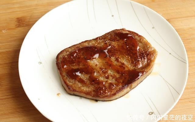 腌制|煎牛排好吃有诀窍,牢记这几步,牛排鲜嫩入味不塞牙,超好吃