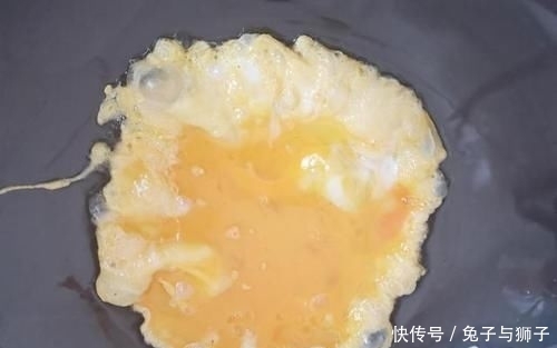 酸酸甜甜|美食密码!当季菠萝当季吃,解锁进阶版菠萝炒饭,酸酸甜甜很开胃