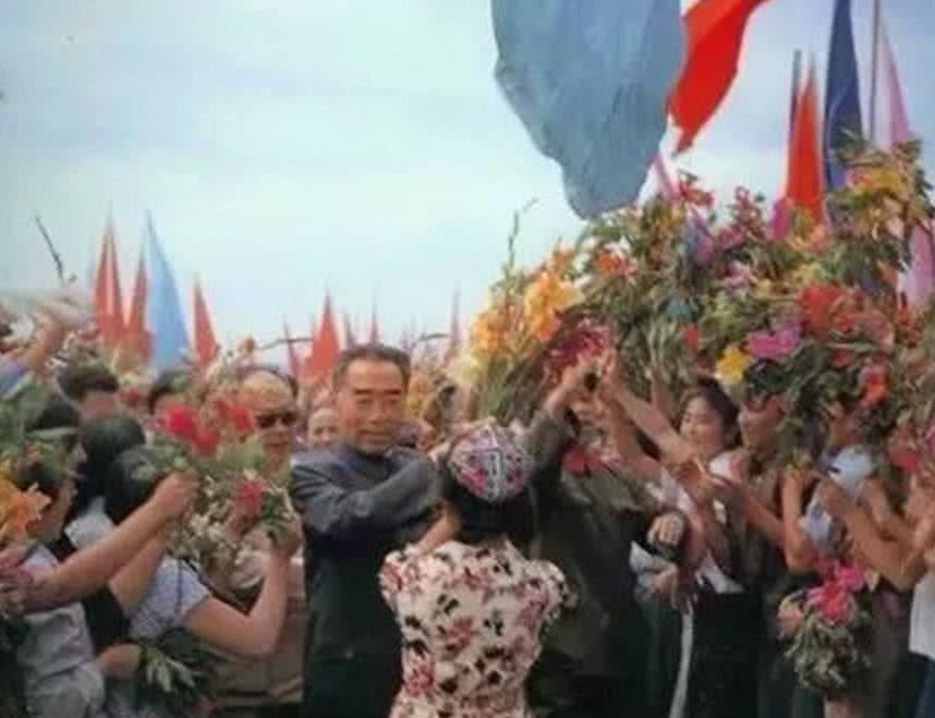  气度|周总理的高清彩照，英俊潇洒，气度非凡！