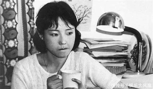 患有|患有抑郁症,终身无法生育,美女作家严歌苓如何收获幸福人生