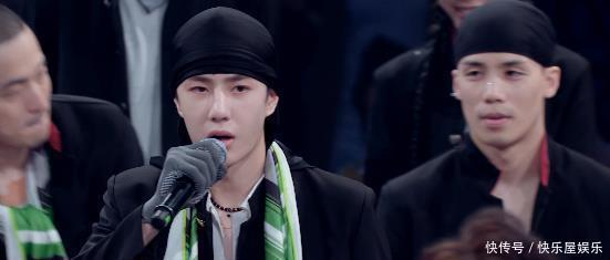  炫酷|王一博带伤上场，水中滑跪炫酷，张艺兴欢乐挑刺：一博没有脱衣服