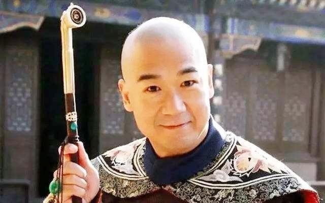 乾隆|“死对头”和珅与纪晓岚,一个做到领班军机大臣,另一个呢