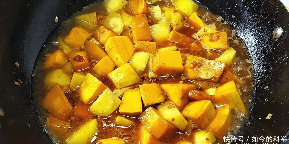 种食材|教你土豆炖南瓜川味做法,方法简单,味道香辣,关键吃完不长肉