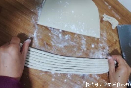 揉面|别再买手工面了,教你在家做,不揉面不擀面,爽滑筋道,太香了!