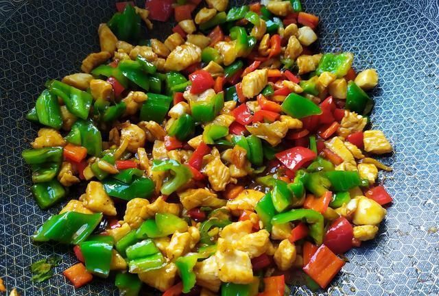 少许|我家隔三差五做这菜,有肉有菜还不怕长肉,色香味俱全,真香