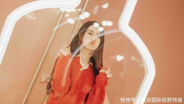  最美|最美貂蝉主播婷小姐穿“冷静之靴”逛街，网友：这是在哪里买的？