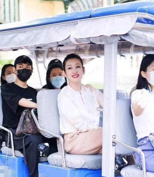 不算|李宇春被邀请去青你总决赛,这个根本不算啥,创造营节目组邀请了她!