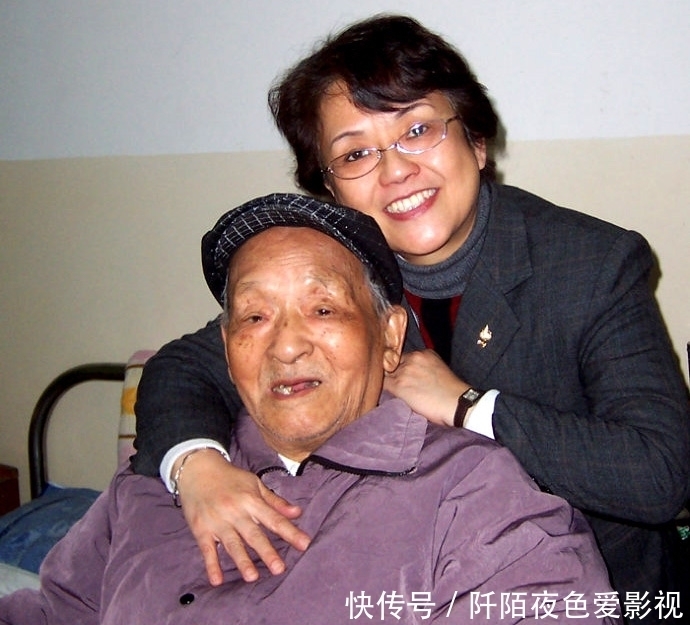 军委|他跟六位元帅并列第一届军委委员，但后来的级别只够授少将