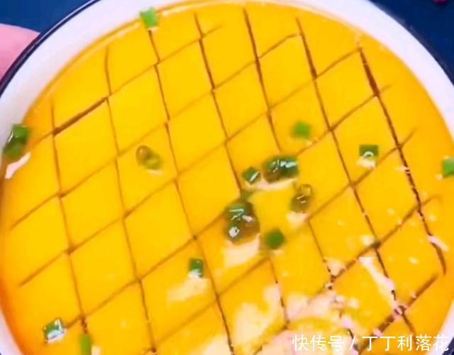  锅中|清淡的四菜一汤，花了仅14元，却吃嗨了一家人，幸福和物质没关系