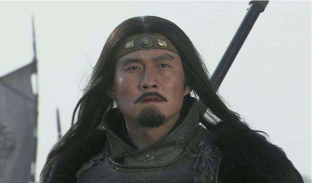 诸侯|虎牢关华雄叫阵,关羽当时若没在,当时只有他能斩华雄!