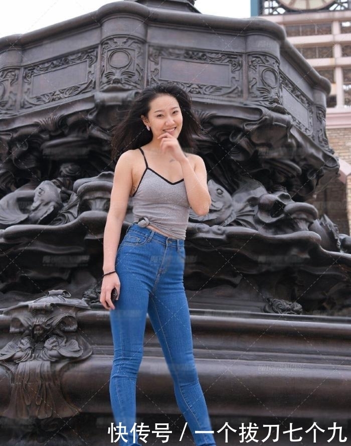  设计|街拍：嫌衣服设计太长，直接打了“死结”，这样穿有什么亮点？