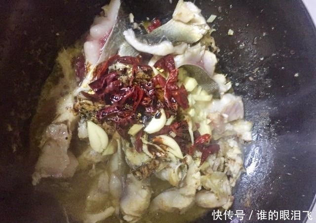 加上|天凉了,我们乡下人喜欢用白鲢鱼加上它炖,端上桌再多也要吃完