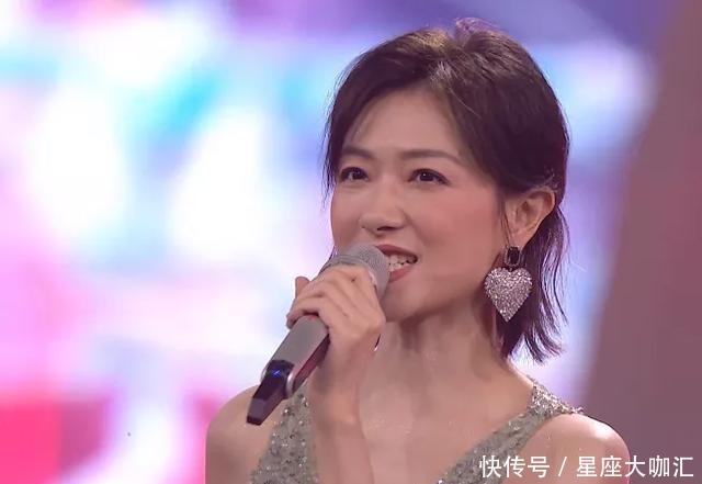 钻石|万茜戴钻石护腕与何炅站C位主持,意外抢话,姐姐团助阵场面超燃