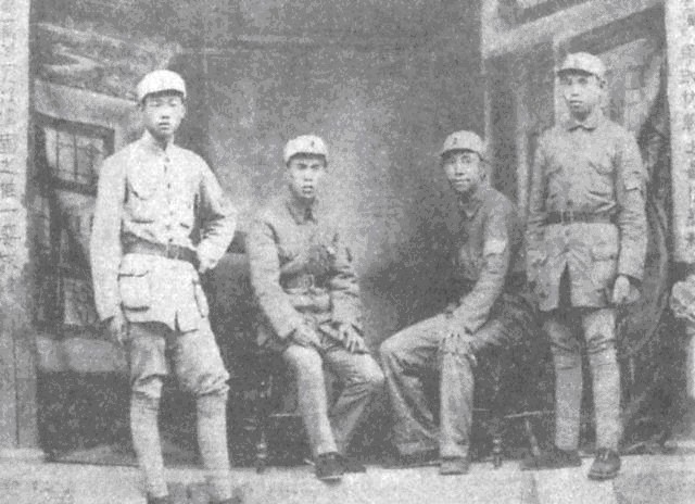  只身|西路军失利，他只身斗狼，两次被靠羊救了一命，终成开国中将