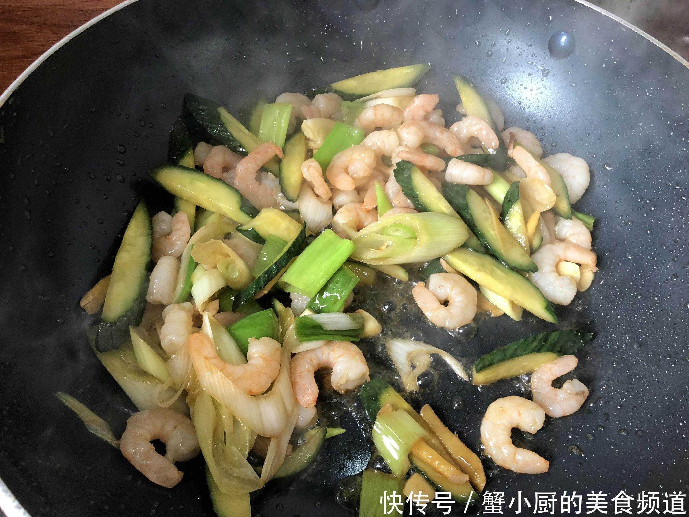 羡慕|家三口晚餐晒朋友圈火了,简单营养不浪费,网友:真羡慕