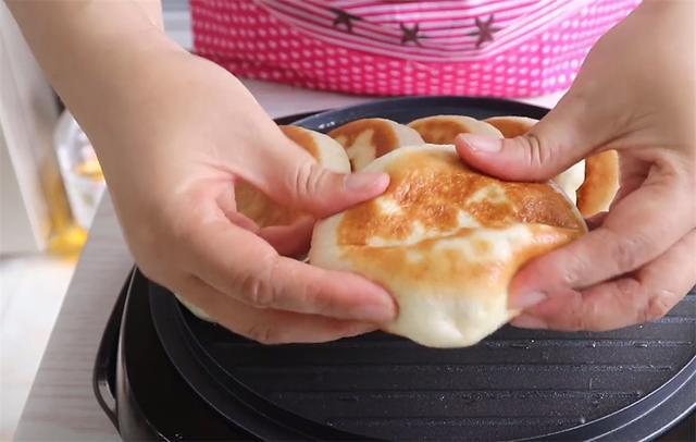  面粉|发面饼最好吃的家常做法，蓬松柔软又香甜，比馅饼好吃多了