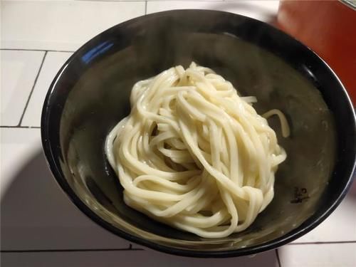 料汁|葱油拌面原来这么简单,这么做口感筋道一点也不坨,一周也吃不够