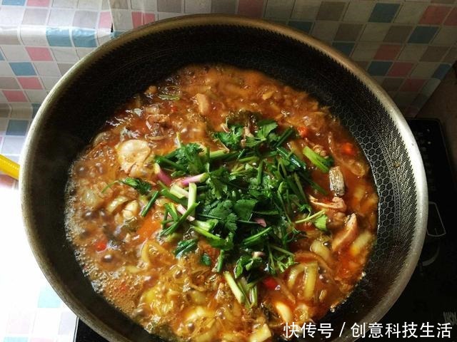 爷俩|宅家不能出门,给爷俩做了一道菜,上桌筷子打架,吃完还说不够